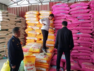 西平县农业农村局农业综合行政执法大队开展肥料抽检确保夏播用肥安全